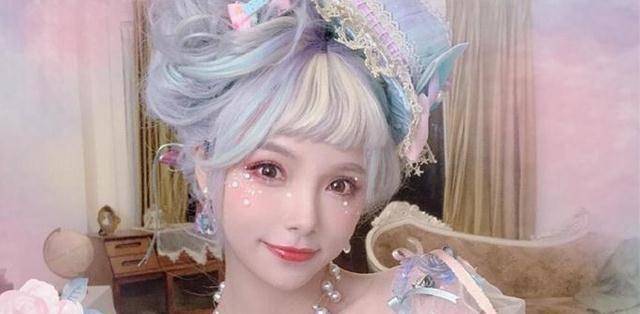 皇冠登一登二登三区别_谢安然再登热搜?顶十斤头皇冠扮“在逃公主”皇冠登一登二登三区别,穿着华丽且高贵