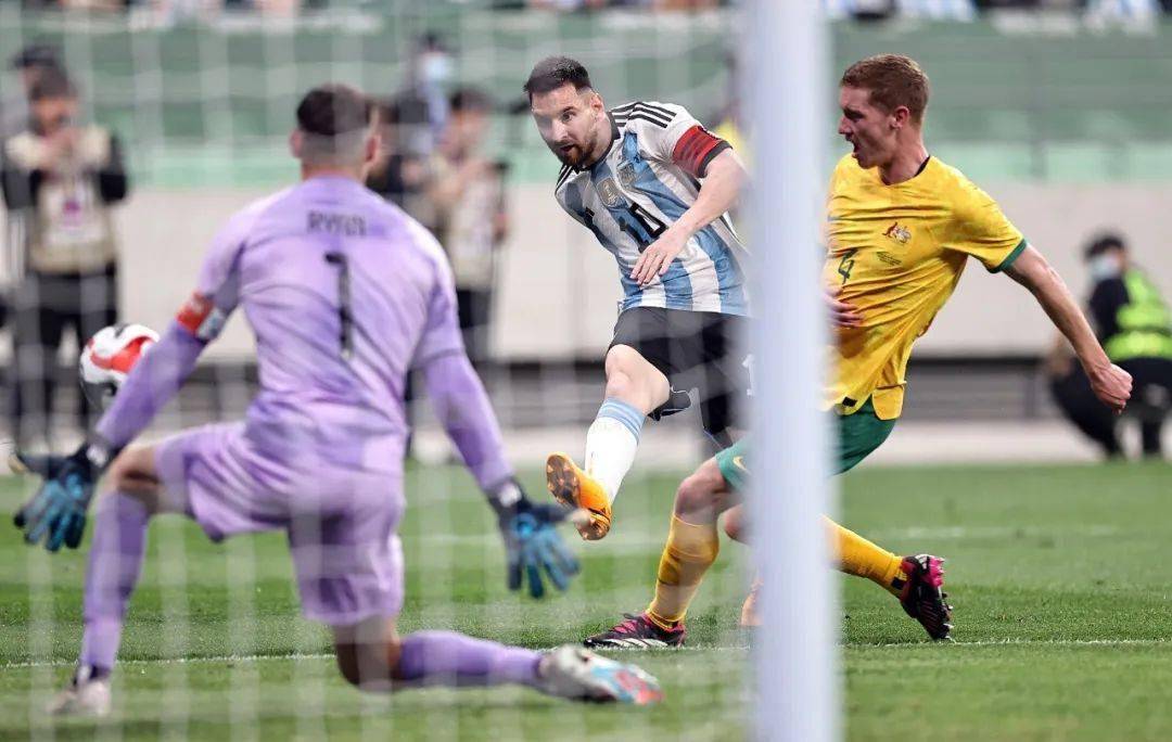 皇冠信用网平台_全网沸点 | 个人所得税纳税信用信息将推至共享平台;第19届亚运会火种成功采集;加拿大森林大火的过火面积已达到5.4万平方公里…