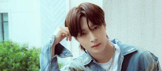 皇冠登1登2登3申请_男明星过30岁生日皇冠登1登2登3申请,肖战登世趋第2,张艺兴登世趋第一,谁更火?