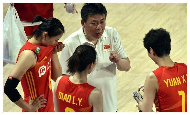 皇冠信用盘登2登3_2年后登巅峰!人民日报央视送贺电皇冠信用盘登2登3,中国女排双杀巴西创3大纪录