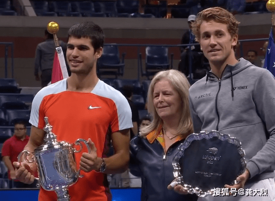 皇冠信用盘登2登3_翻译:魔幻般的阿卡终结德约连胜势头皇冠信用盘登2登3,斩获温布尔登皇冠2