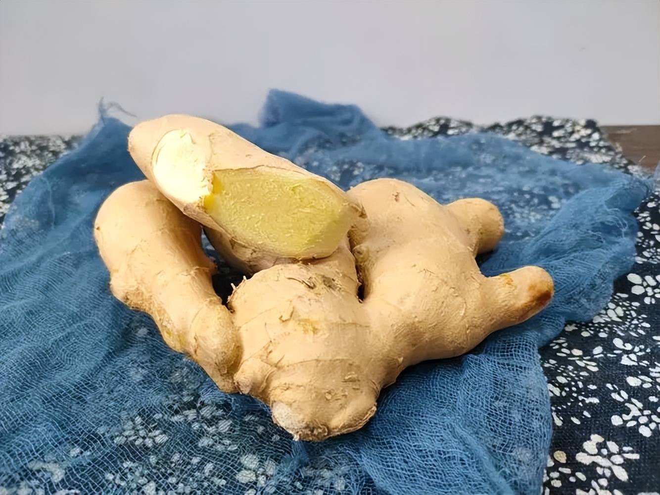 皇冠代理登1,2,3_寒露到来皇冠代理登1,2,3,提醒中老年:1少登,2不喝,吃3样,养足精力顺利入冬