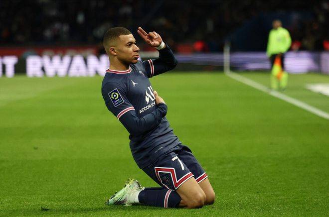 巴黎圣日耳晏足球_11.28日:足球赛事分析:巴黎圣日曼VS纽卡斯尔联:强强对话巴黎圣日耳晏足球,谁将笑到最后?