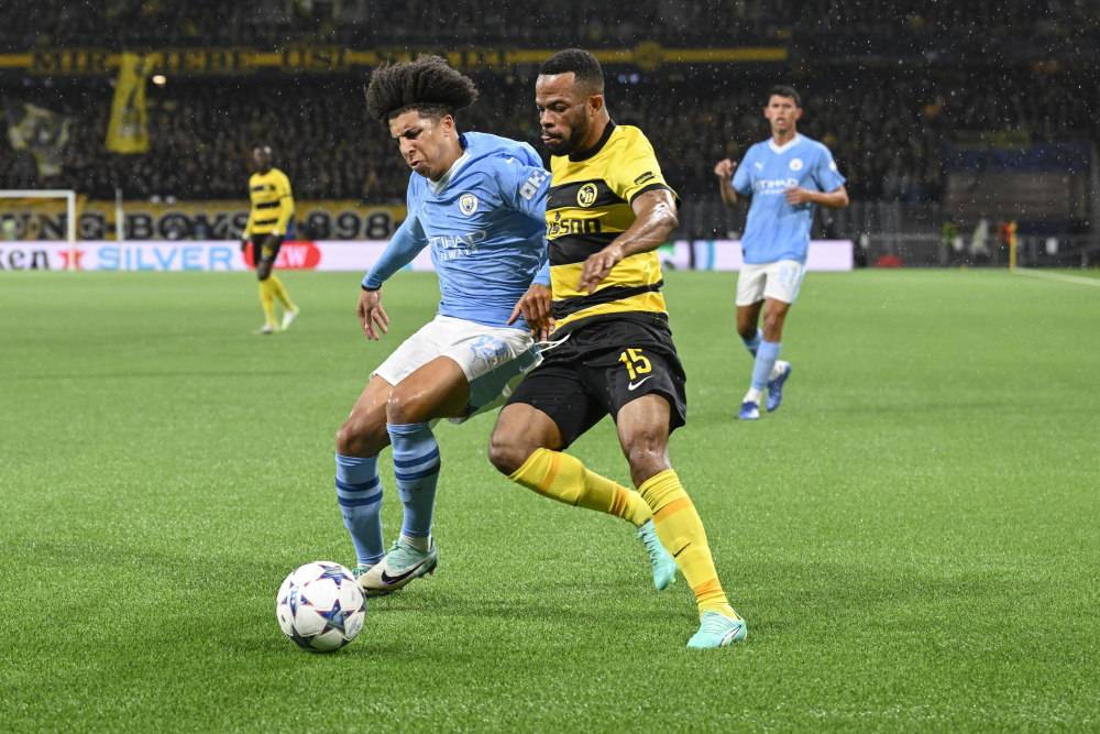 年轻人足球_足球——欧冠联赛:曼城胜伯尔尼年轻人