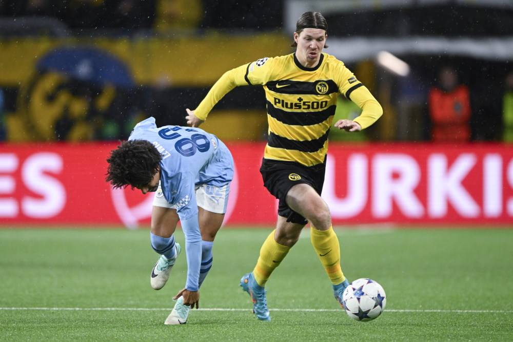 年轻人足球_足球——欧冠联赛:曼城胜伯尔尼年轻人