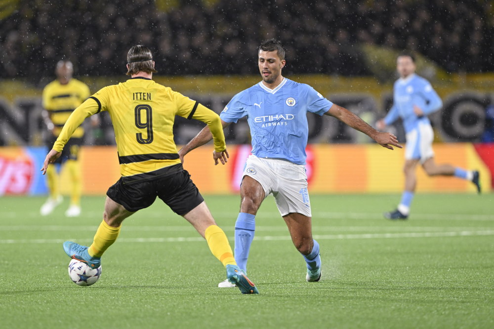 年轻人足球_足球——欧冠联赛:曼城胜伯尔尼年轻人