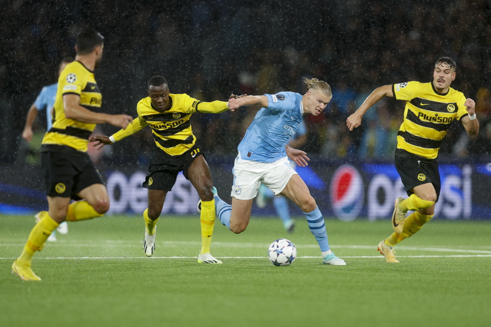 年轻人足球_足球——欧冠联赛:曼城胜伯尔尼年轻人