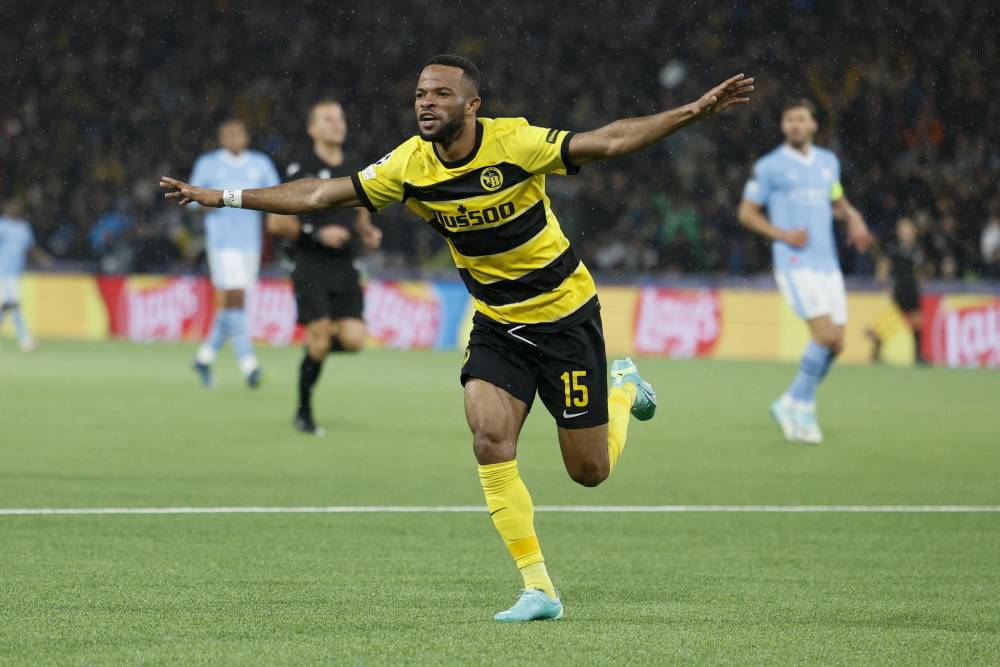 年轻人足球_足球——欧冠联赛:曼城胜伯尔尼年轻人