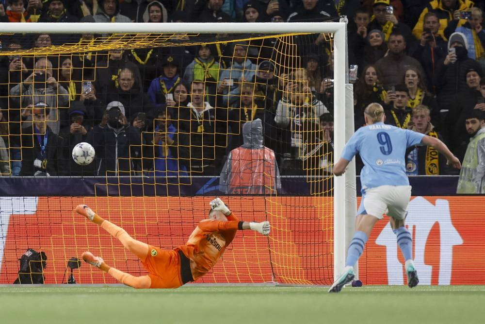 年轻人足球_足球——欧冠联赛:曼城胜伯尔尼年轻人