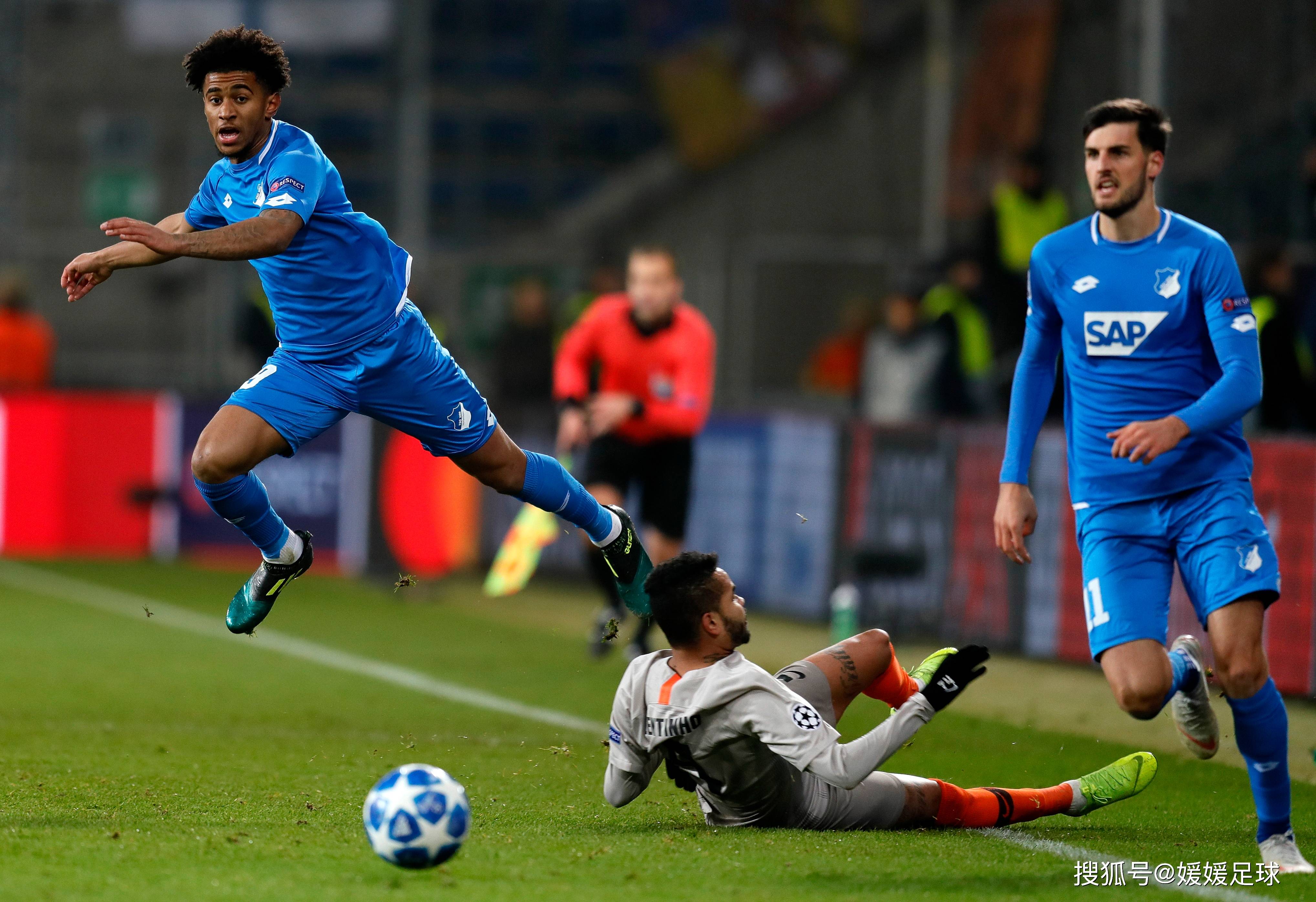 安特卫普足球_今日足球:安特卫普vs巴塞罗那 波尔图vs顿涅茨克矿工