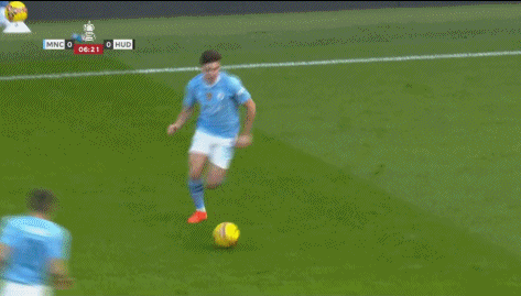 皇冠信用网登2_半场结束:曼城2-0哈德斯菲尔德皇冠信用网登2,阿尔瓦雷斯传射,福登建功