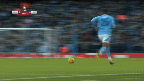 皇冠信用网登2_半场结束:曼城2-0哈德斯菲尔德皇冠信用网登2,阿尔瓦雷斯传射,福登建功