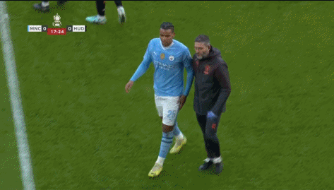 皇冠信用网登2_半场结束:曼城2-0哈德斯菲尔德皇冠信用网登2,阿尔瓦雷斯传射,福登建功