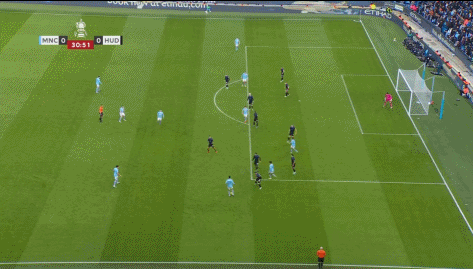 皇冠信用网登2_半场结束:曼城2-0哈德斯菲尔德皇冠信用网登2,阿尔瓦雷斯传射,福登建功