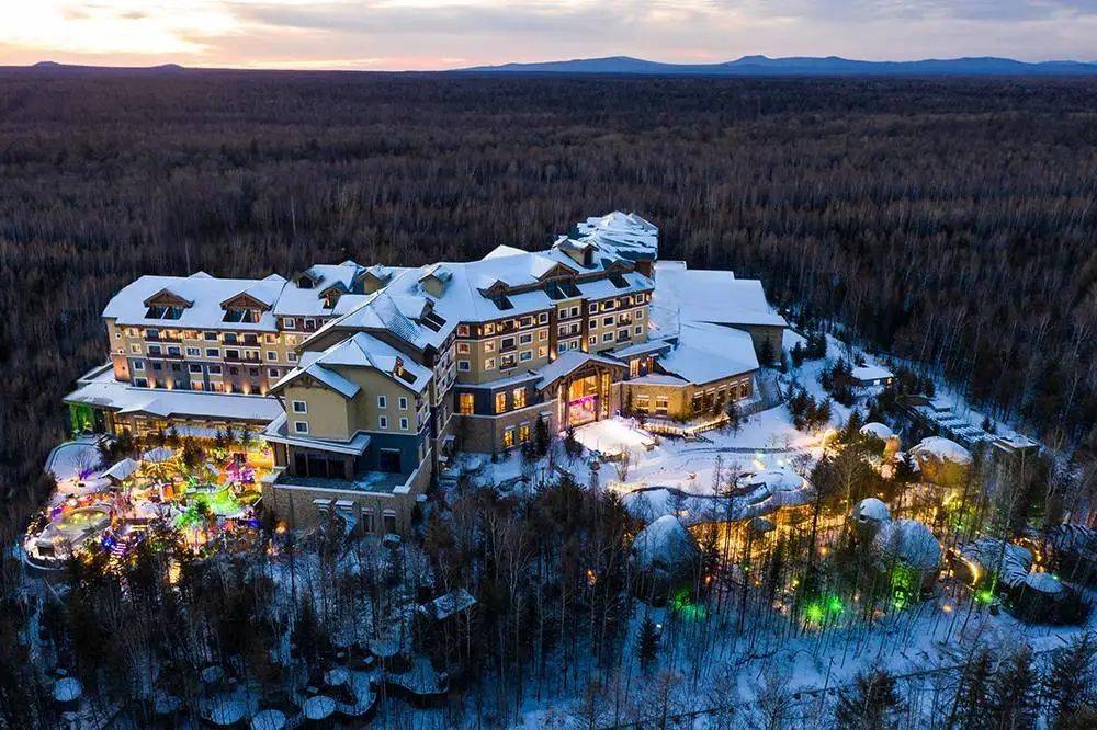 皇冠代理登1,2,3_【长白山温泉皇冠假日酒店】¥2299起抢3天2晚套餐皇冠代理登1,2,3,园景高级房1间2晚连住+次日2大1小自助早餐+聚龙火山温泉+3小时滑雪体验