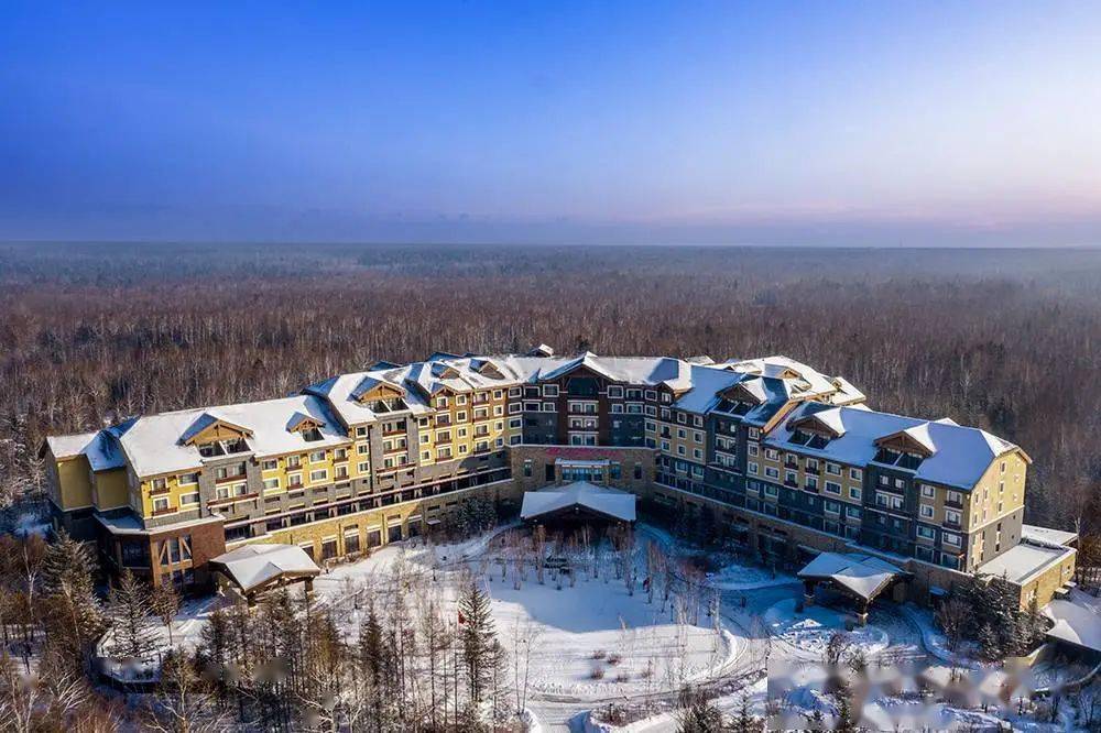 皇冠代理登1,2,3_【长白山温泉皇冠假日酒店】¥2299起抢3天2晚套餐皇冠代理登1,2,3,园景高级房1间2晚连住+次日2大1小自助早餐+聚龙火山温泉+3小时滑雪体验