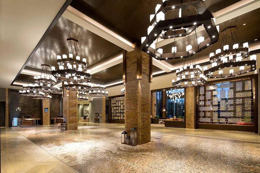 皇冠代理登1,2,3_【长白山温泉皇冠假日酒店】¥2299起抢3天2晚套餐皇冠代理登1,2,3,园景高级房1间2晚连住+次日2大1小自助早餐+聚龙火山温泉+3小时滑雪体验