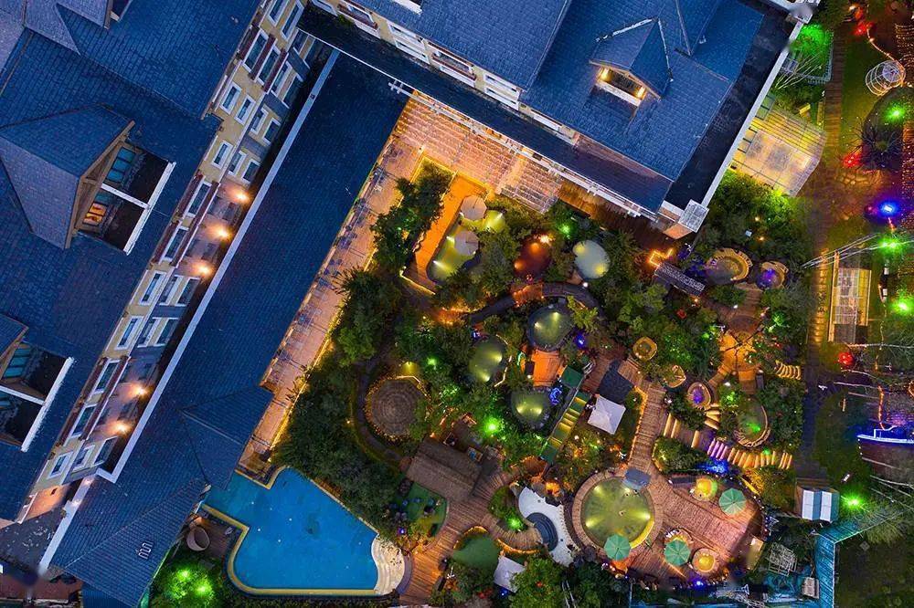 皇冠代理登1,2,3_【长白山温泉皇冠假日酒店】¥2299起抢3天2晚套餐皇冠代理登1,2,3,园景高级房1间2晚连住+次日2大1小自助早餐+聚龙火山温泉+3小时滑雪体验