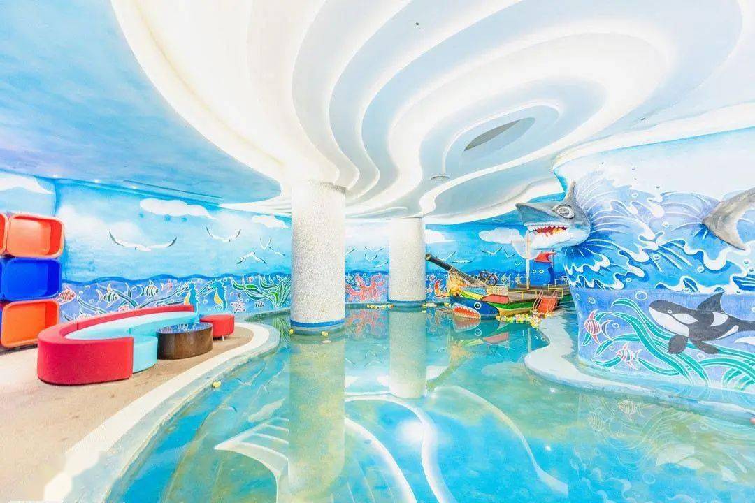 皇冠代理登1,2,3_【长白山温泉皇冠假日酒店】¥2299起抢3天2晚套餐皇冠代理登1,2,3,园景高级房1间2晚连住+次日2大1小自助早餐+聚龙火山温泉+3小时滑雪体验