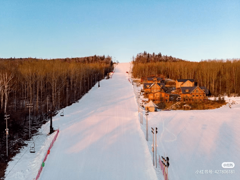 皇冠代理登1,2,3_【长白山温泉皇冠假日酒店】¥2299起抢3天2晚套餐皇冠代理登1,2,3,园景高级房1间2晚连住+次日2大1小自助早餐+聚龙火山温泉+3小时滑雪体验