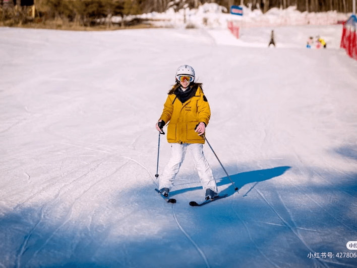 皇冠代理登1,2,3_【长白山温泉皇冠假日酒店】¥2299起抢3天2晚套餐皇冠代理登1,2,3,园景高级房1间2晚连住+次日2大1小自助早餐+聚龙火山温泉+3小时滑雪体验