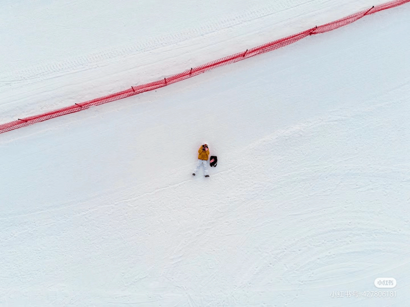 皇冠代理登1,2,3_【长白山温泉皇冠假日酒店】¥2299起抢3天2晚套餐皇冠代理登1,2,3,园景高级房1间2晚连住+次日2大1小自助早餐+聚龙火山温泉+3小时滑雪体验