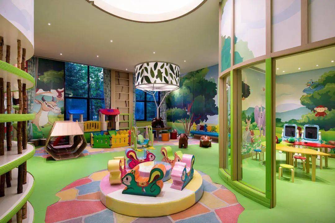 皇冠代理登1,2,3_【长白山温泉皇冠假日酒店】¥2299起抢3天2晚套餐皇冠代理登1,2,3,园景高级房1间2晚连住+次日2大1小自助早餐+聚龙火山温泉+3小时滑雪体验