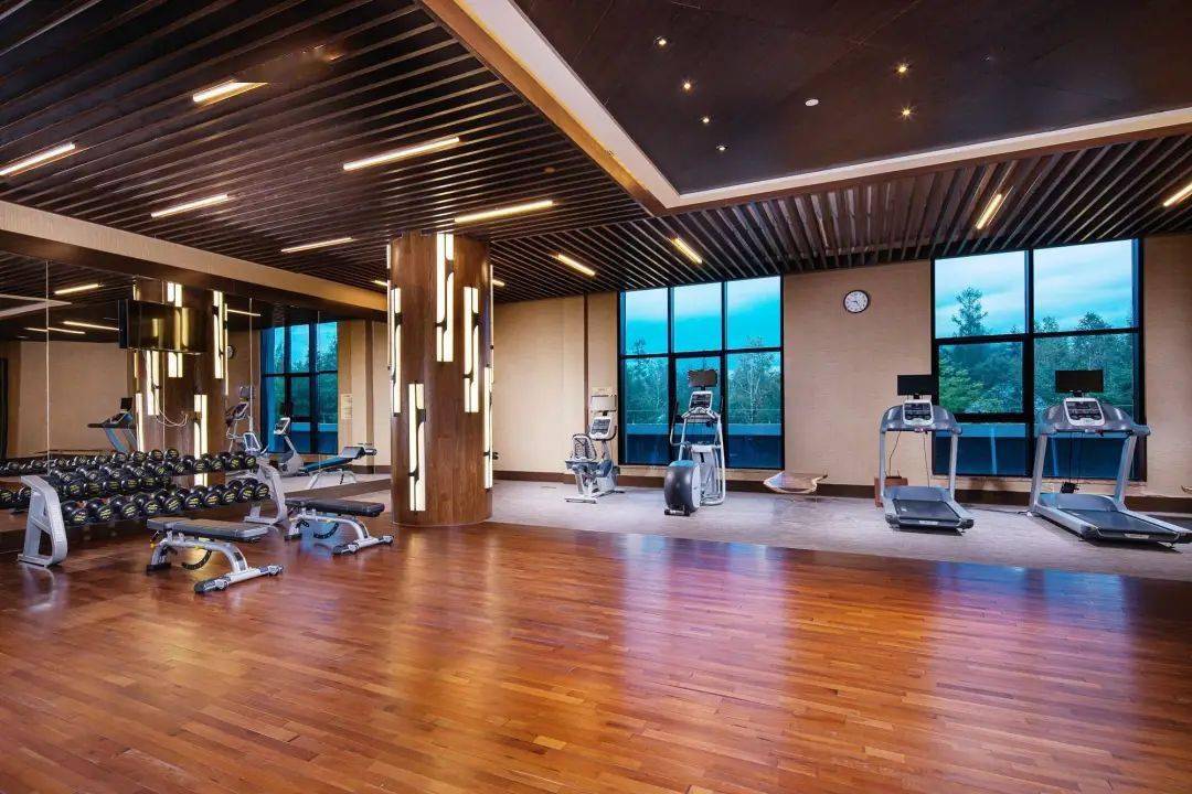 皇冠代理登1,2,3_【长白山温泉皇冠假日酒店】¥2299起抢3天2晚套餐皇冠代理登1,2,3,园景高级房1间2晚连住+次日2大1小自助早餐+聚龙火山温泉+3小时滑雪体验