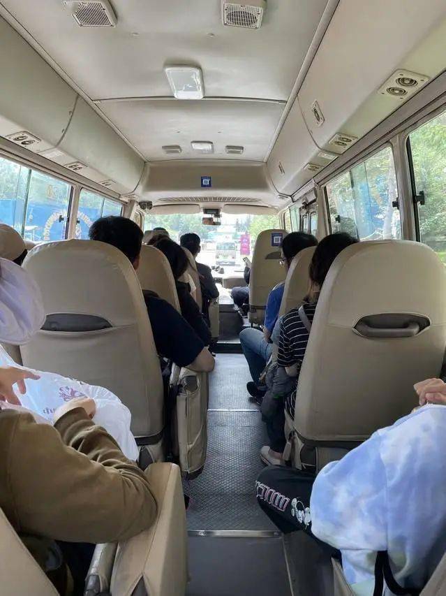 皇冠代理登1,2,3_【长白山温泉皇冠假日酒店】¥2299起抢3天2晚套餐皇冠代理登1,2,3,园景高级房1间2晚连住+次日2大1小自助早餐+聚龙火山温泉+3小时滑雪体验