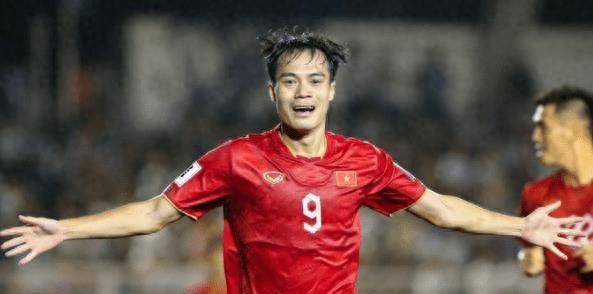 皇冠登1登2登3出租_越南队狂胜皇冠登1登2登3出租,3分登榜首,创历史!