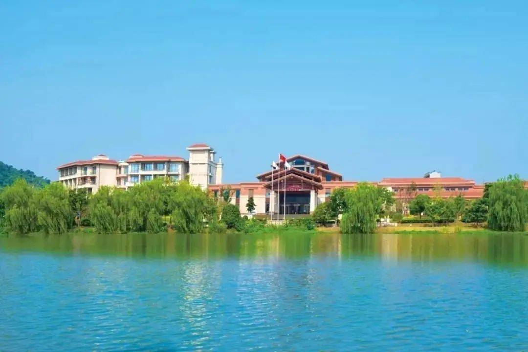 皇冠代理登1,2,3_【湖州皇冠假日酒店】¥999抢3天2晚套餐皇冠代理登1,2,3,含高级房2间夜+2大2小自助早餐/间夜+自助晚餐66折券1份+湿地公园萌宠玩赏等~