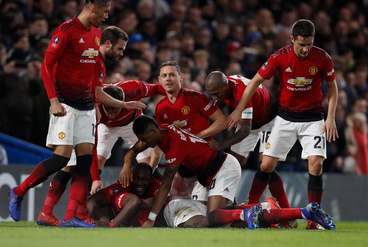 曼联VS拜仁_曼联vs拜仁前瞻:曼联命运非自己掌握曼联VS拜仁,拜仁急需胜利撒气