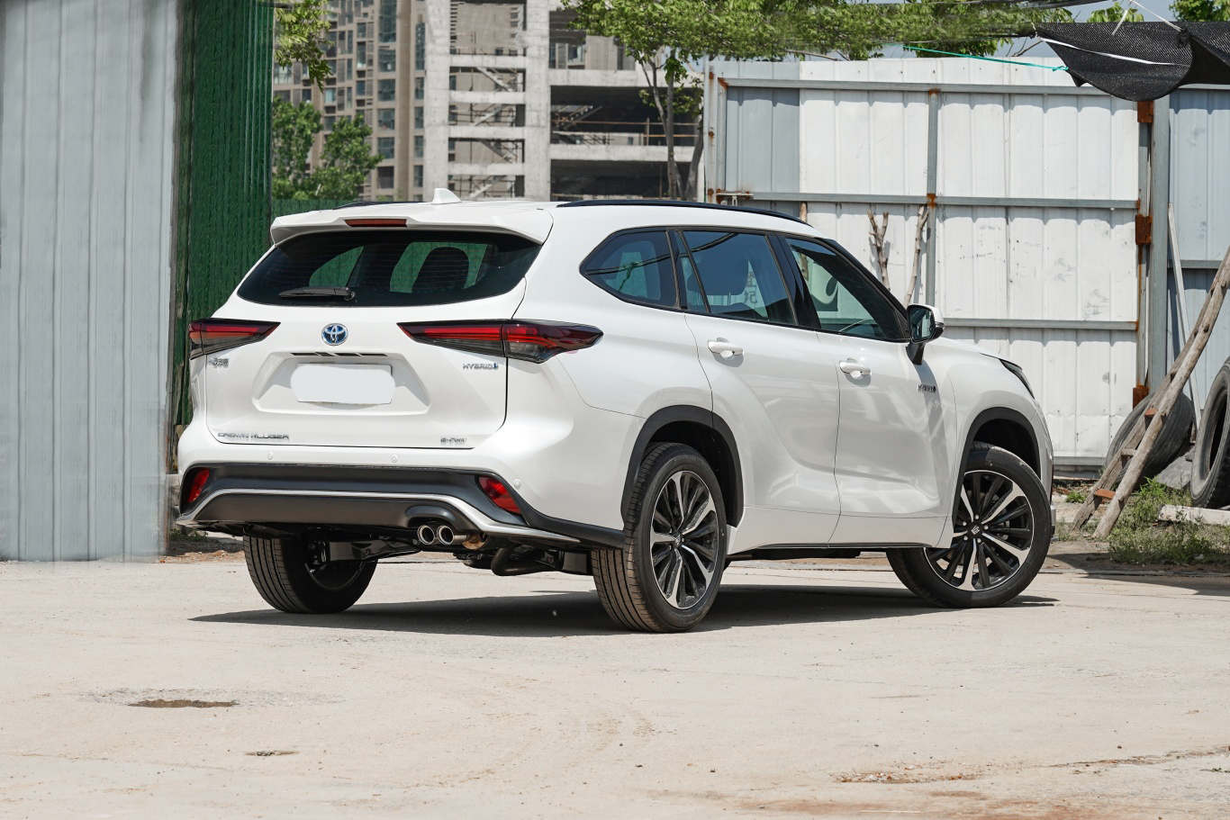 世界杯皇冠平台_相同平台细节略有不同世界杯皇冠平台,丰田汉兰达对比皇冠陆放,谁更值得选