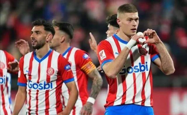 皇冠信用网登1_1-2!0-0!足坛黑马再战:维拉追平曼城皇冠信用网登1,赫罗纳登榜首,1队翻船