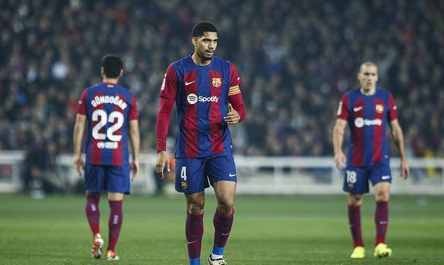 皇冠信用网登2_巴萨补时丢2球遭逆转皇冠信用网登2,哈维辞职!皇马1追2重登榜首