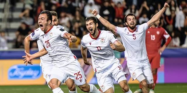 波尔图足球直播_今日足球:利物浦、卢顿、那不勒斯、巴塞罗那、阿森纳、 波尔图