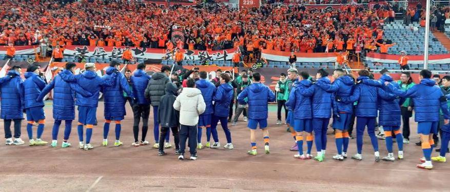 新2足球网址_恭喜中国足球!山东4-2狂胜新2足球网址,亚冠对手0-1爆冷,中超新霸主诞生