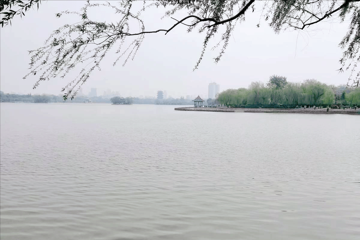 皇冠登一登二登三区别_七律 登千佛山感怀(外二首)