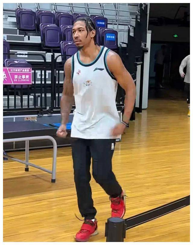 篮球代理网址_弗格伤停仍训练篮球代理网址,辽宁篮球队赛训新风格,刘子庆谈亚当斯代理