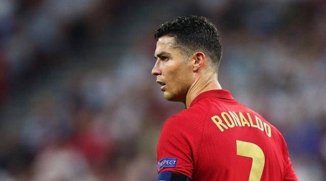 欧洲杯买球_C罗三球回应欧洲杯首发争议欧洲杯买球,马丁内斯计谋受挫球迷笑纳