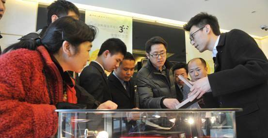 买球的正规网站_银行里买的正规金条买球的正规网站,怎么回收时推三阻四,工作人员说出真相