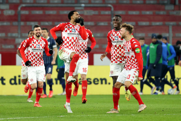 曼联VS拜仁_3/9日精彩赛事:曼联vs埃弗顿曼联VS拜仁,拜仁vs美因茨