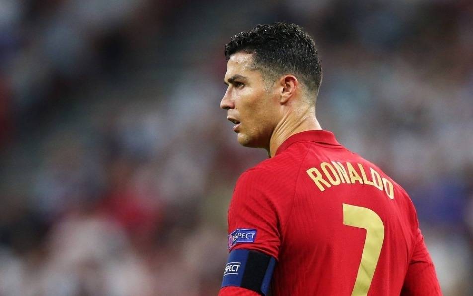 欧洲杯买球_欧洲杯不让首发?C罗狂轰3球回应欧洲杯买球,马丁内斯算计失败,球迷笑了