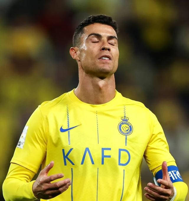 欧洲杯买球_欧洲杯不让首发?C罗狂轰3球回应欧洲杯买球,马丁内斯算计失败,球迷笑了