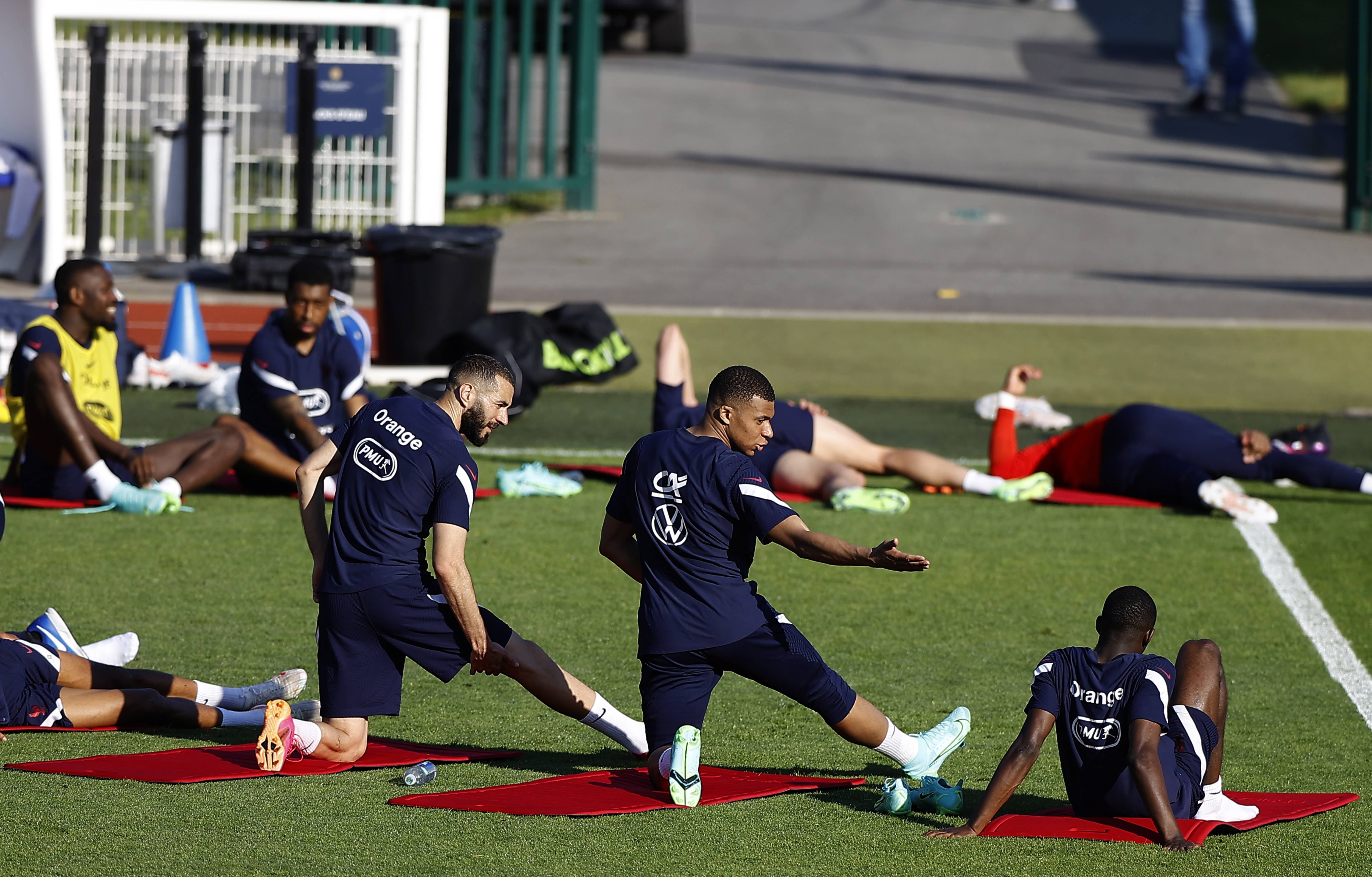 欧洲杯比分_「大象比分」2024欧洲杯冠军展望:四支球队谁将问鼎欧洲杯比分?