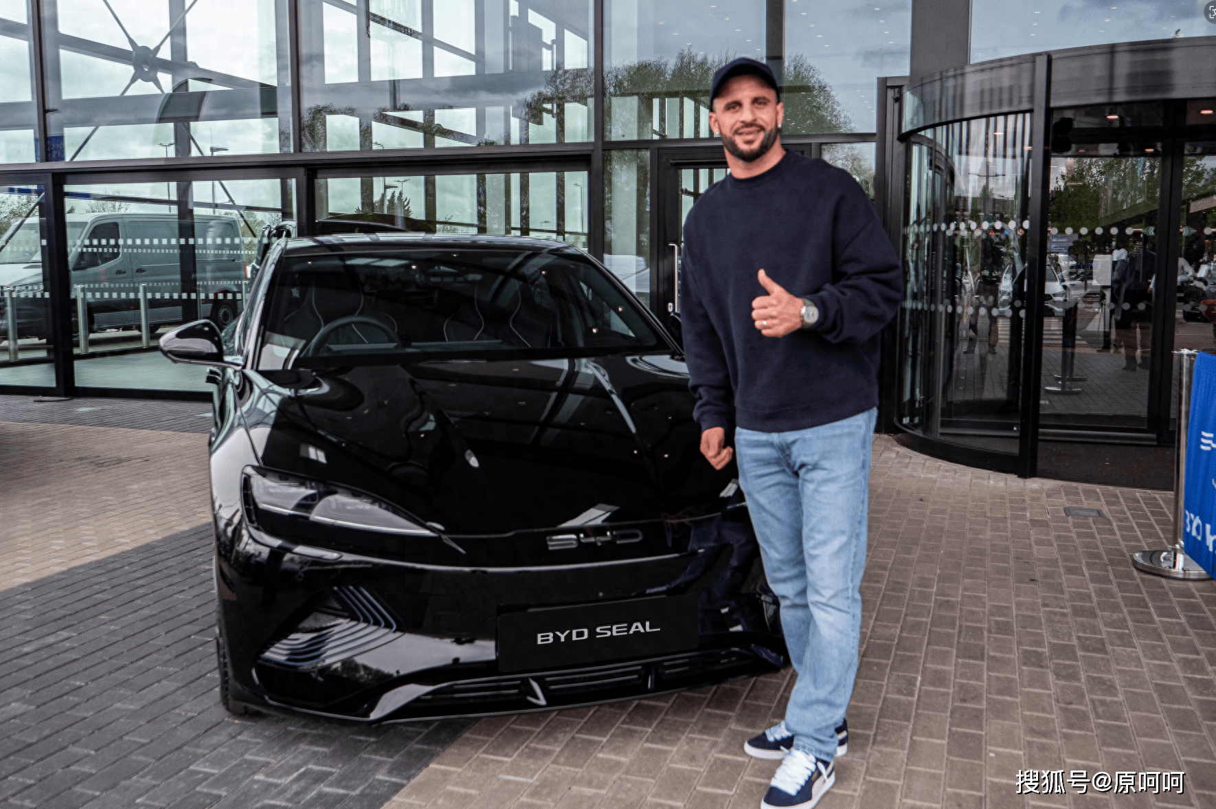 欧洲杯足球_欧洲杯新成员!凯尔·沃克携手比亚迪欧洲杯足球,助绿色足球迈向2024欧洲杯