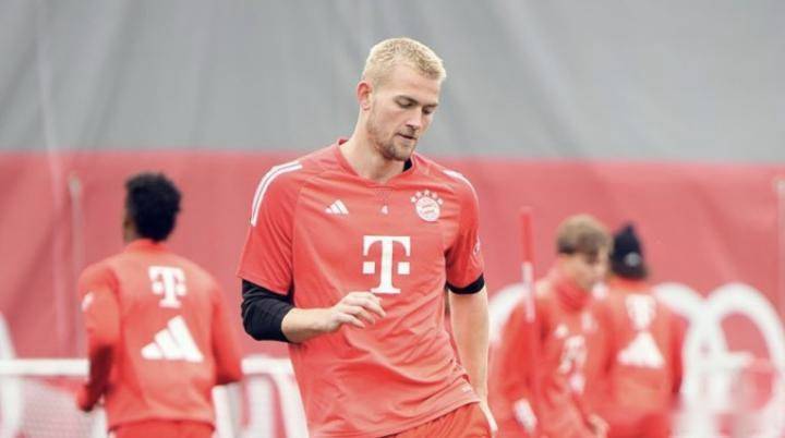 拜仁足球直播_拜仁训练情况:德利赫特、金玟哉等人归队训练拜仁足球直播,凯恩恢复合练-足球直播