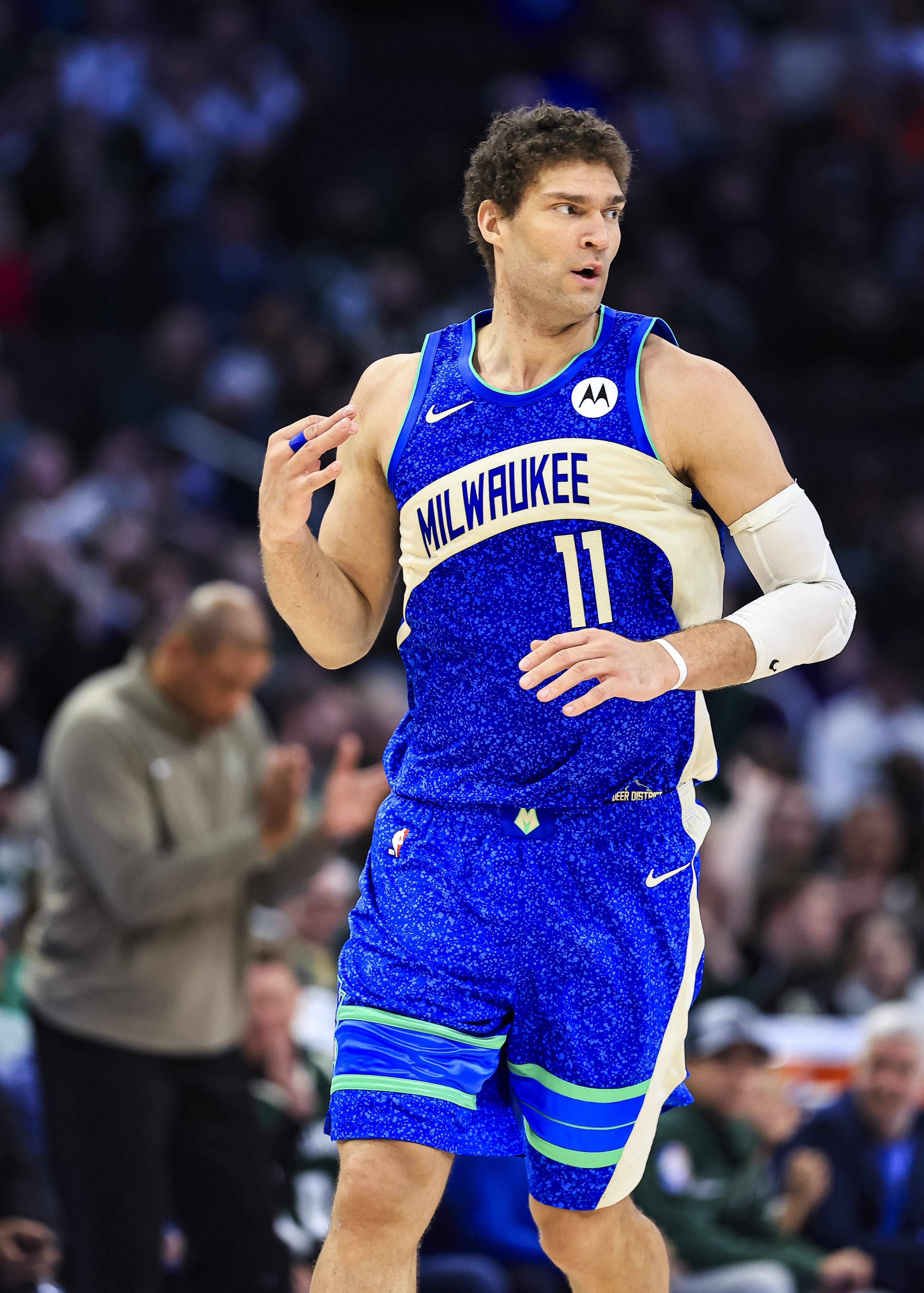 篮球投注网_篮球——NBA常规赛:雄鹿胜篮网