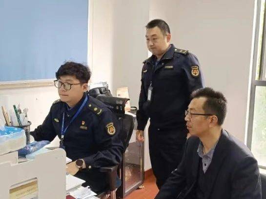 皇冠信用网出租代理_房产中介擅自代理共有产权房出租业务皇冠信用网出租代理,宝山城管:没收违法所得,暂停网签资格