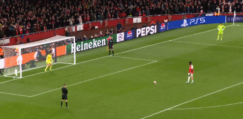 波尔图足球直播_足球直播-差距明显波尔图足球直播,拉亚两度扑点,波尔图门将4次点球全扑错方向